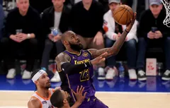 LeBron James dans son jardin à New York : un triple-double et la victoire pour les Lakers !