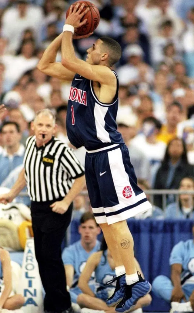 mike-bibby-foamposite-one-3