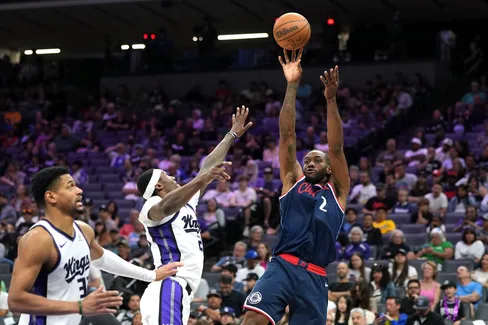 https://www.basketusa.com/thumbor/f2BMeEUUjuyTx2SdrlJXmmVP_Yg=/488x325/smart/filters:format(webp)/https%3A%2F%2Fmedia.basketusa.com%2Fmain%2F2026%2F04%2Fleonard-kings.jpg