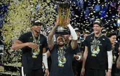 NBA Cup | Giannis Antetokounmpo et Damian Lillard dans le meilleur cinq