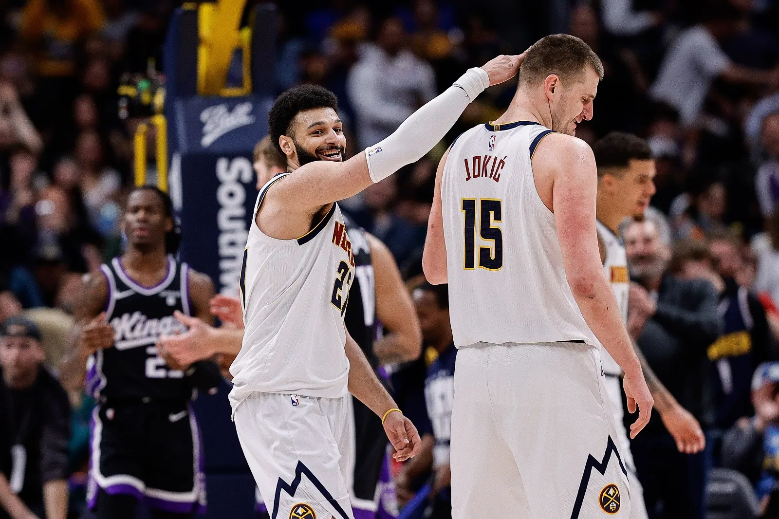 Jamal Murray et Nikola Jokic (Denver Nuggets) contre les Sacramento Kings
