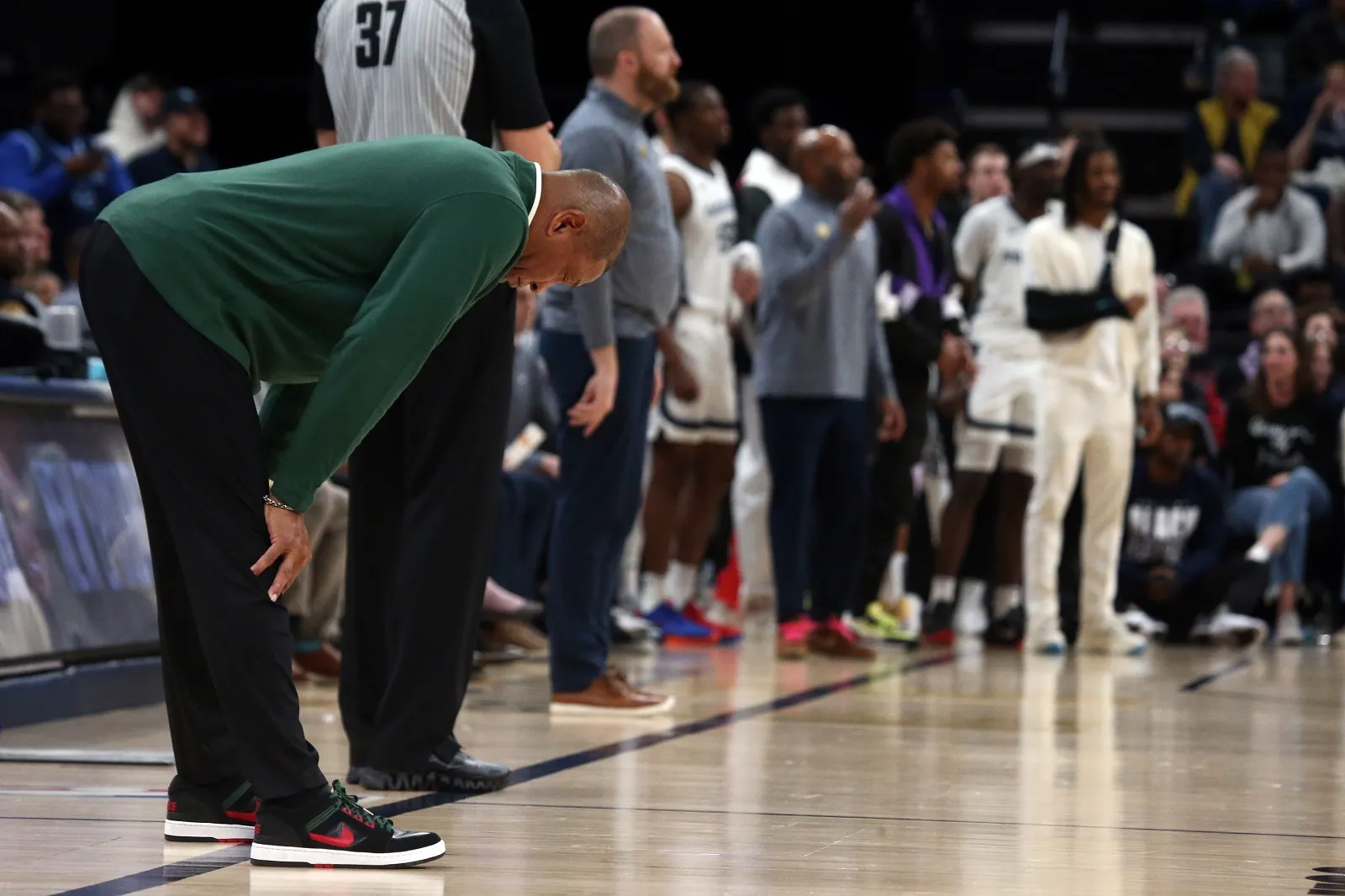 Roc Rivers, l'entraîneur des Bucks, abattu contre les Memphis Grizzlies