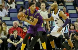 Anthony Davis opéré uniquement du genou