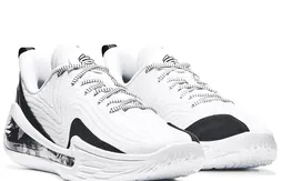 Un coloris “Shooting Star” pour la Curry 12