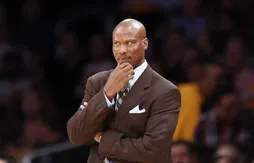 Le dilemme de Byron Scott aux Lakers : essayer de gagner en formant les jeunes