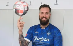 Miroslav Raduljica entame une carrière de footballeur !