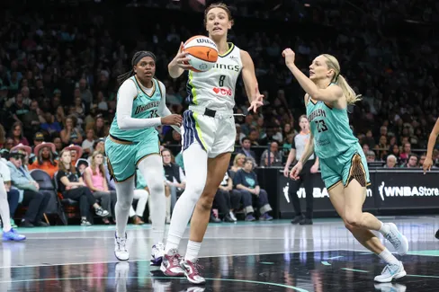 https://www.basketusa.com/thumbor/fi_tE1DUfuI6liTIDfDNsL7pVl8=/488x325/smart/filters:format(webp)/https%3A%2F%2Fmedia.basketusa.com%2Fmain%2F2026%2F07%2FUSATSI_29349956_168380191_lowres1.jpg