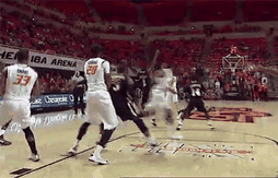 Markel Brown envoie un alley oop en 360 !