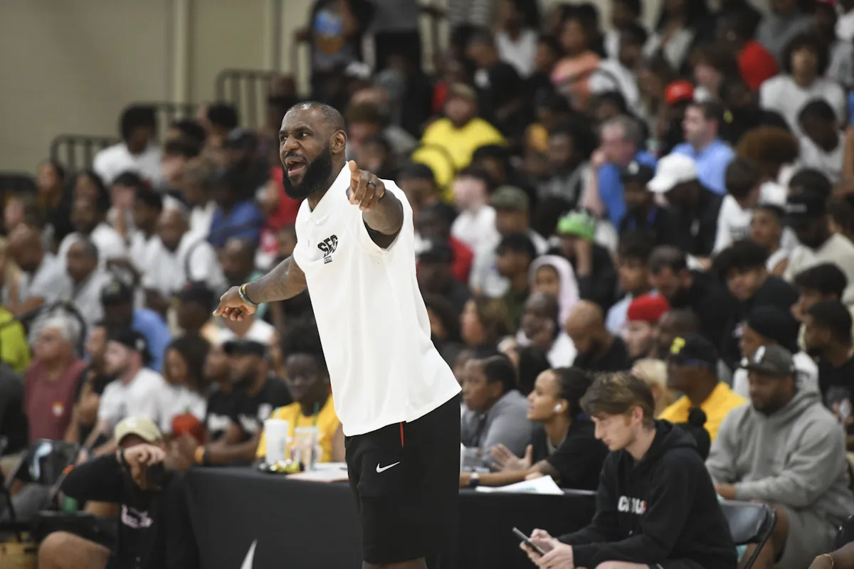 LeBron James, coach en Peach Jam