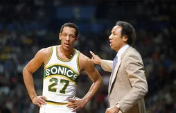 Une rue Lenny Wilkens aux abords de la KeyArena de Seattle