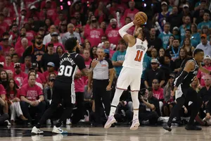 Jalen Brunson et les Knicks frappent les premiers à San Antonio !