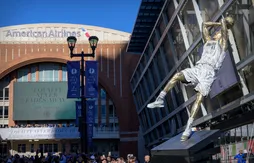 La statue de Dirk Nowitzki, l’ultime hommage de Dallas à sa légende