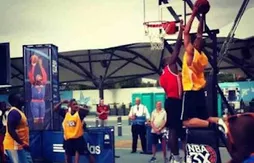 Serge Ibaka s’enflamme après un poster énorme d’un joueur anglais