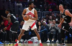 Les Raptors conservent Thaddeus Young