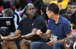Magic Johnson accuse Rob Pelinka, le GM des Lakers, de l’avoir “poignardé dans le dos”