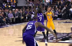 [replay] Jordan Clarkson envoie Kobe Bryant au alley-oop