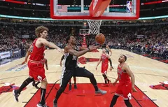 D’un tout petit point, les Spurs s’imposent à Chicago