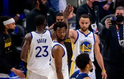 Stephen Curry et Andrew Wiggins enfoncent les Mavs !