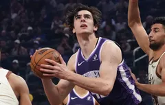 Maxime Raynaud dans le deuxième meilleur cinq des rookies !