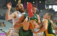 Jonas Valanciunas sauve la Lituanie
