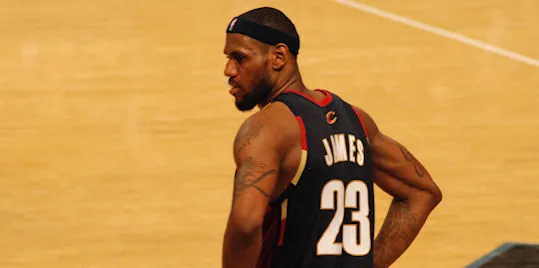 lebron james : 52 pts et triple double au madison