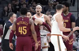 Une histoire de coudes entre Donovan Mitchell et Zach Collins