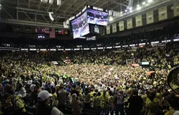 Après Caitlin Clark, Kyle Filipowski a aussi été percuté lors d’un envahissement du terrain