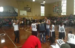 Joakim Noah et Derrick Rose participent au tournoi de la paix de Chicago