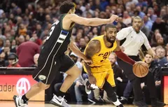 Kyrie Irving fait craquer les Bucks
