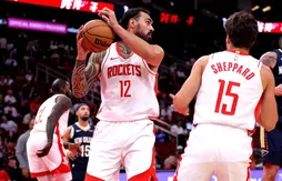 Steven Adams en impose déjà dans la raquette des Rockets