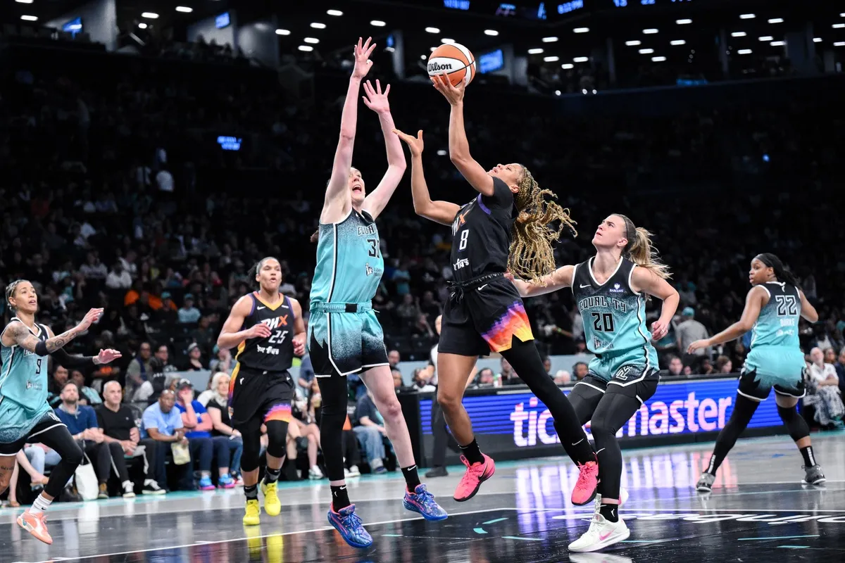 Monique Akoa Makani en WNBA