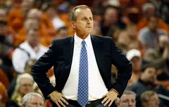 NCAA : après 17 saisons, l’université de Texas vire son coach Rick Barnes !