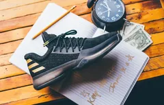 Adidas : le premier coloris de la Harden 1 arrive dès le 23 novembre