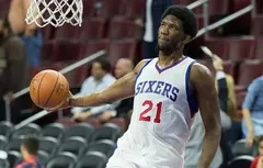 Six mois après, Joel Embiid a joué à cinq-contre-cinq