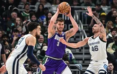Meyers Leonard prend le micro pour annoncer sa retraite