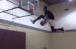 Les dunks hallucinants de Jordan Southerland !