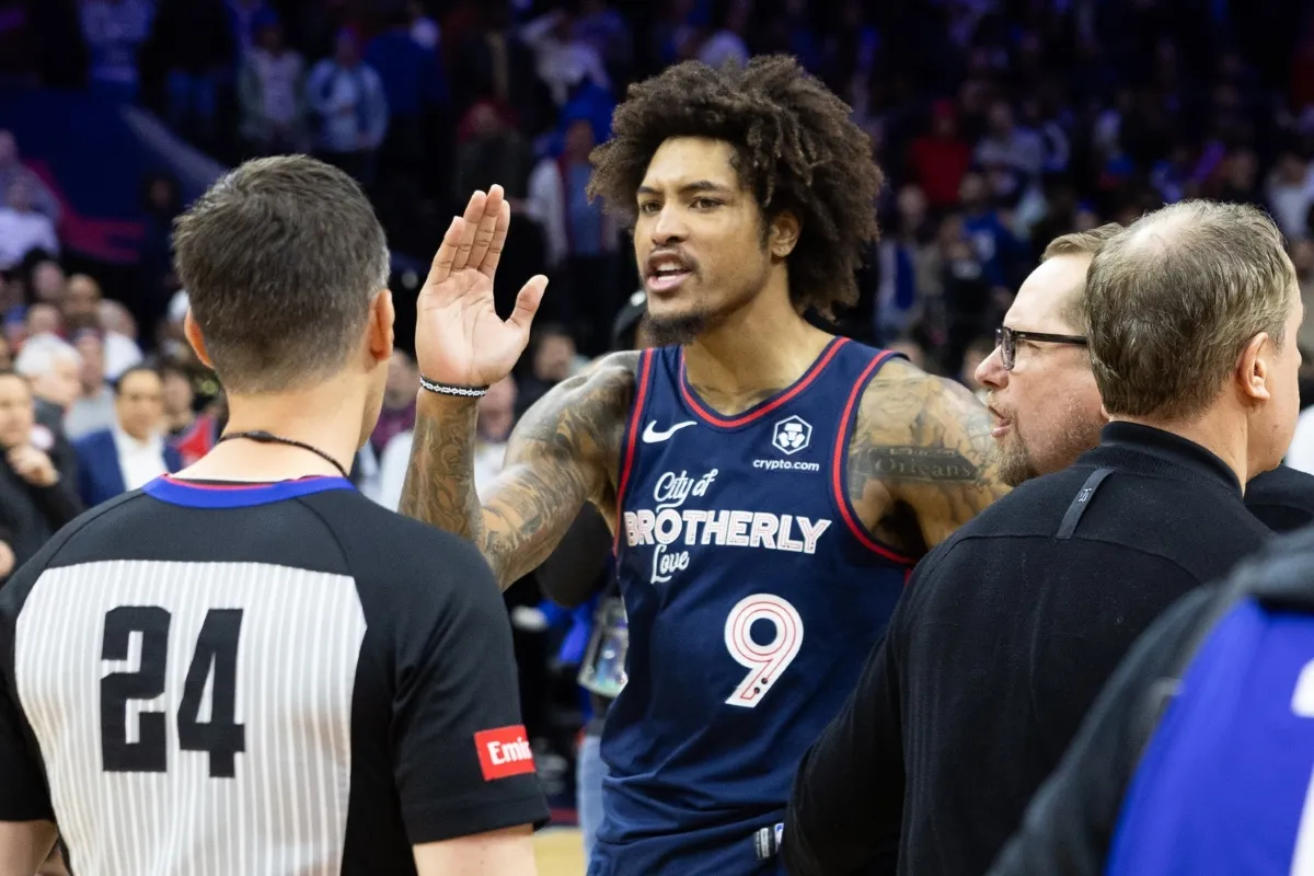 Kelly Oubre Jr. et Nick Nurse à l'amende