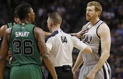 Marcus Smart expulsé pour un vilain coup dans les parties intimes de Matt Bonner