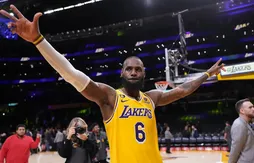 LeBron James (48 points) sort le grand jeu pour repousser Houston