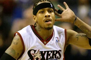 Le 12 avril 1997, le rookie Allen Iverson marque 50 points et se rapproche de Wilt Chamberlain