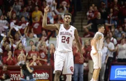 NCAA : Buddy Hield reçoit le trophée Naismith