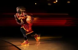 Nike dévoile officiellement la Zoom HyperRev, la chaussure de Kyrie Irving