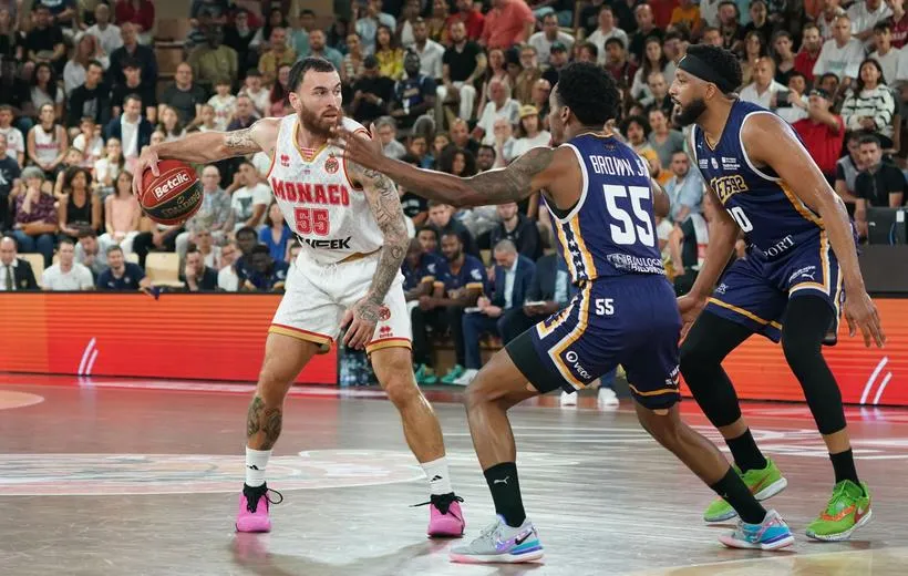 Mike James et Monaco écrasent les Mets 92