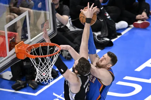 https://www.basketusa.com/thumbor/iPtRVz2F-85qo0FaNgXmqgksQDc=/487x325/smart/filters:format(webp)/https%3A%2F%2Fmedia.basketusa.com%2Fmain%2F2026%2F05%2FUSATSI_29100838_168380191_lowres.jpg