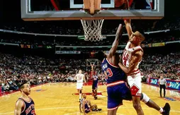 Le 20 mai 1994, Scottie Pippen postérize Pat Ewing