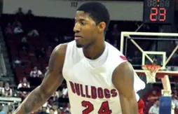 Paul George achète 15 000 places pour le match d’ouverture de Fresno State !