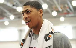Anthony Davis a pris du muscle mais aussi des centimètres