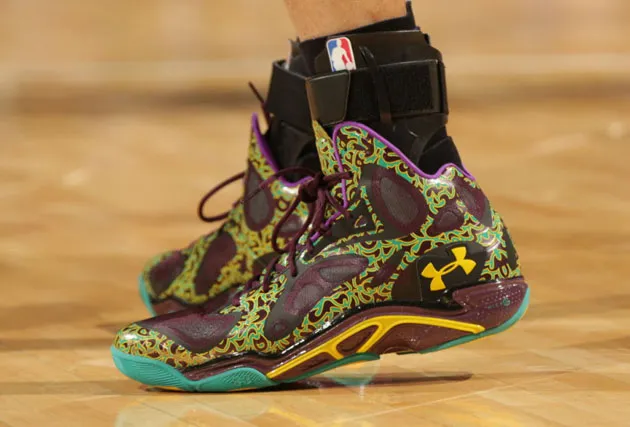 stephen-curry-under-armour-anatomix-spawn-mardi-gras-pe-02