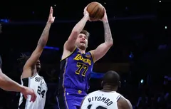 Les Lakers enchaînent tranquillement face aux Spurs