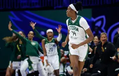 Dominique Malonga frôle la perfection face à Paige Bueckers !